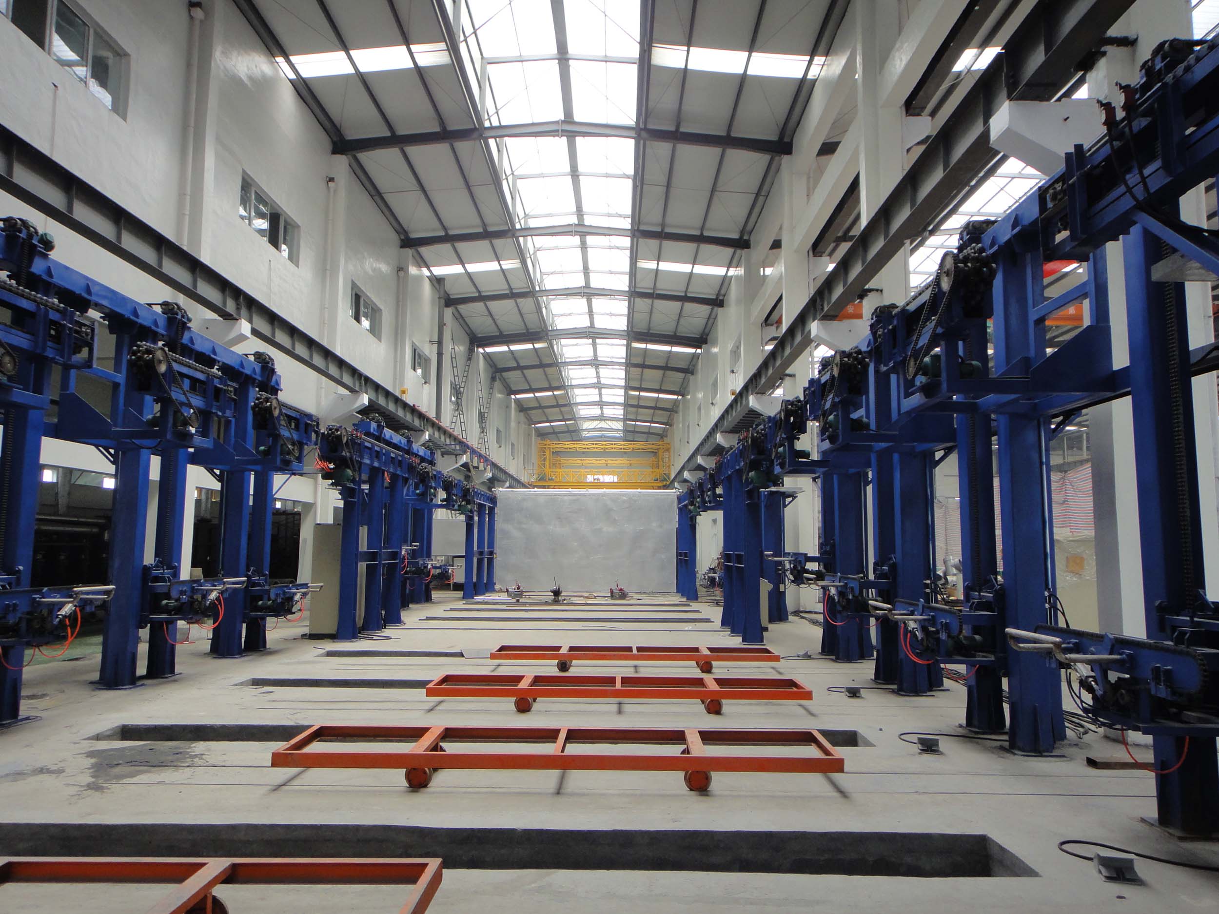 2010年投產的氧化電泳生產線